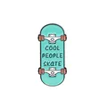 Pin's en émail skateboard vert menthe avec slogan COOL PEOPLE SKATE et roues orange - Style de Planche à Roulettes Vert Menthe Cool People Skate(WY0760)