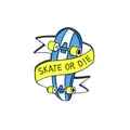 Broche skateboard émaillée bleu et blanc avec ruban jaune Skate or Die pour sac - Style Skate Or Die à Rayures Bleu Blanc(WY0761)