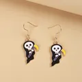 Cartoon Magere Hein oorbellen met zwart gewaad en paarse zeis op beige basis - Magere Hein Geest Stijl (EAR3401)