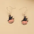 Detail van Halloween pompoen oorbellen met zwarte toenaarshoeden en haken - Heksenhoed Pompoen Stijl (EAR3400)
