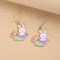 Niedliche weiße Kaninchen-Ohrringe in Teetasse mit gelben Sternen und Goldhaken - Lesender Hase In Teetasse Stil (EAR3525)