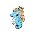Détail de la broche hippocampe princesse en émail bleu avec couronne et cœur - Wy2399