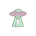Pin de esmalte creativo con diseño de OVNI y gato en tonos verde claro y rosa - Nave Espacial Secuestrando Gato Blanco (XZ4397)