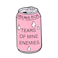 Rosa Soda-Dose Emaille-Anstecknadel mit Tears Of Mine Enemies Spruch und Wassertropfen - Getränkedosen Stil (W7175)