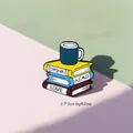 Details zur kreativen Katzen-Buch-Emaille-Nadel mit Maßen 2,7x3cm und Gewicht von 6g - Getränk Lesen Liebe Buch Tasse Stil (XZ1504)