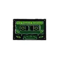 Broche en émail The Magnus Archives en forme de cassette avec design d'yeux - Vert Brillant Limon (QHXZ2005)