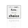 Spilla in smalto con citazione motivazionale 'Life is not a fate, it is a choice' - Stile Citazione Scelta di Vita (C1174)