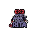 Dettaglio della spilla in smalto con occhiali rossi e scritta Every Janet Needs a Rita - Stile Citazione Occhiali Rossi (QHXZ3416)
