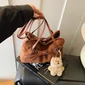Sac fourre-tout marron en daim avec boucle décorative et breloque ours en peluche perlé - Sans Pendentif / Marron