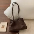 Grand sac cabas marron foncé en cuir souple avec deux fines bandoulières - Café PU Sans Charme