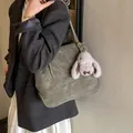 Sac seau vert olive de grande capacité avec un adorable porte-clés lapin en peluche - Avec Pendentif / vert clair