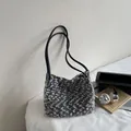 Sac cabas chic en tweed noir et blanc avec fines bandoulières en cuir noir - Noir sans Pendentif