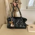 Sac bandoulière en cuir ciré noir avec boucle vintage et breloque léopard - Sans pendentif / Noir
