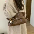 Sac à épaule vintage marron en simili cuir avec boucle et breloque cœur léopard - Sans pendentif / Marron
