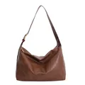 Große Retro-Schultertasche aus braunem Glanz-Kunstleder mit verstellbarem Riemen - Braun