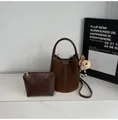 Sac seau en daim marron foncé avec petite pochette et charmant ours en peluche doux - Café Avec Breloques