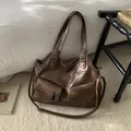 Dark brown retro tote bag in soft leather with pockets and adjustable strap - Brown No Pendant