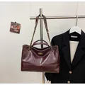 Chique bordeauxrode gewatteerde tote bag met gouden ketting en vintage design - Bordeauxrood