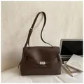 Sac bandoulière marron foncé vintage avec cuir grainé et fermoir rotatif argenté - Type standard / Marron