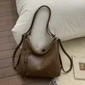 Vintage large capacity tote bag in dark brown textured leather with woven zipper pullers - Brown with Pendant