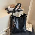 Sac seau rétro en cuir ciré noir de grande capacité avec pendentif décoratif - Sans pendentif / Noir