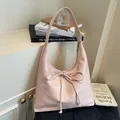 Bolso tote hobo rosa con lazo en cuero suave de gran capacidad y cinta elegante - Rosa