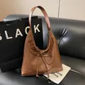 Bolso tote vintage marrón con lazo e interior espacioso para el uso diario - Marrón