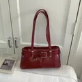 Sac sous le bras rouge foncé vintage avec boucles argentées et corps rectangulaire en PU - Sans pendentif / Rouge