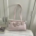 Sac sous le bras minimaliste en cuir rose clair pour femme avec boucle et fines anses - Sans pendentif / Rose