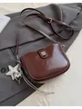 Sac sous le bras en cuir marron foncé brillant avec pendentif étoile et boucle argent - Café (Avec Pendentif)