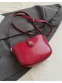 Borsa a sella rossa con trama craquelé e fibbia argento su blazer grigio elegante - Rosso (Senza Ciondolo)