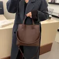Sac à main marron foncé en cuir grainé avec poignée et bandoulière amovible - Brun Café