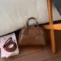 Bolso tipo cubo vintage marrón de cuero con asas y correa ajustable extraíble - Sin colgante / Marrón