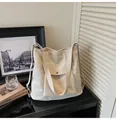 Grande borsa tote in velluto a coste crema con tasca frontale e chiusura a scatto - Bianco Sporco