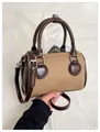Bolso bandolera cilíndrico en lona caqui con adornos de cuero marrón oscuro y plata - Marrón