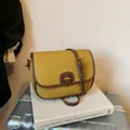 Borsa a tracolla giallo senape retrò con finiture in pelle marrone e cuciture a contrasto - Marrone Giallastro