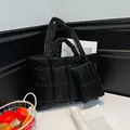 Borsa tote trapuntata nera con portamonete coordinato e manici imbottiti morbidi - Nero