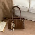 Ρετρό σκούρα καφέ δερμάτινη τσάντα tote με λεοπάρ καρδιά και λεπτούς ιμάντες ώμου - Με Κρεμαστό / Καφέ
