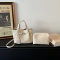 Ensemble sac seau en cuir grainé beige avec bandoulière et verrouillage en métal - Blanc Cassé