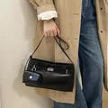 Elegante bolso tipo cubo de cuero negro con cierre giratorio y monedero pequeño - Negro