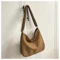 Borsa tote minimalista capiente marrone cammello con tracolla regolabile in ecopelle - Marrone Senza Ciondolo