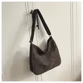 Sac fourre-tout marron foncé minimaliste au style vintage avec bandoulière réglable - Café sans Pendentif