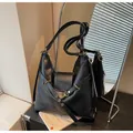 Grande zaino tote in pelle nera con hardware dorato per donne in pendolarismo - Nero