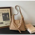 Borsa tote in pelle kaki con patta e raffinati dettagli metallici dorati vintage - Cachi