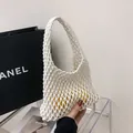 Bolso de mano de malla blanca tejido a mano en cuerda de algodón para playa y uso diario - Blanco