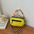 Mini bolso Boston de nailon amarillo con asa tejida de colores y correa de cuadros - Amarillo