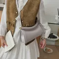 Bolso de hombro lavanda elegante de cuero con cordón ajustable y anillo metálico - Púrpura Ahumado