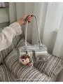 Sac à épaule argenté métallisé rétro avec poches avant et charm d'ours mignon - Avec Pendentif / Argent