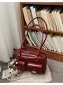 Sac à main vintage bordeaux en cuir brillant avec doubles poches et charme peluche - Avec Pendentif / Rouge