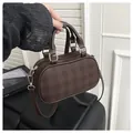 Bolso de mano a cuadros marrón oscuro con herrajes dorados y correa para hombro - Sin colgante / Marrón